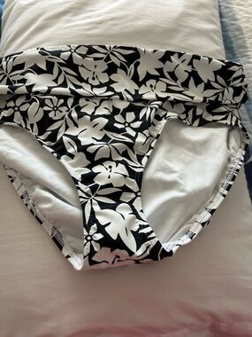 Lands End NWT Black & White Havana Floral Rouched Full Coverage bikini bottom